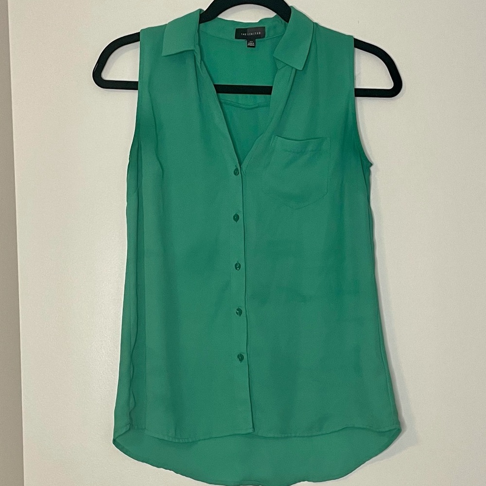 Green sleeveless blouse